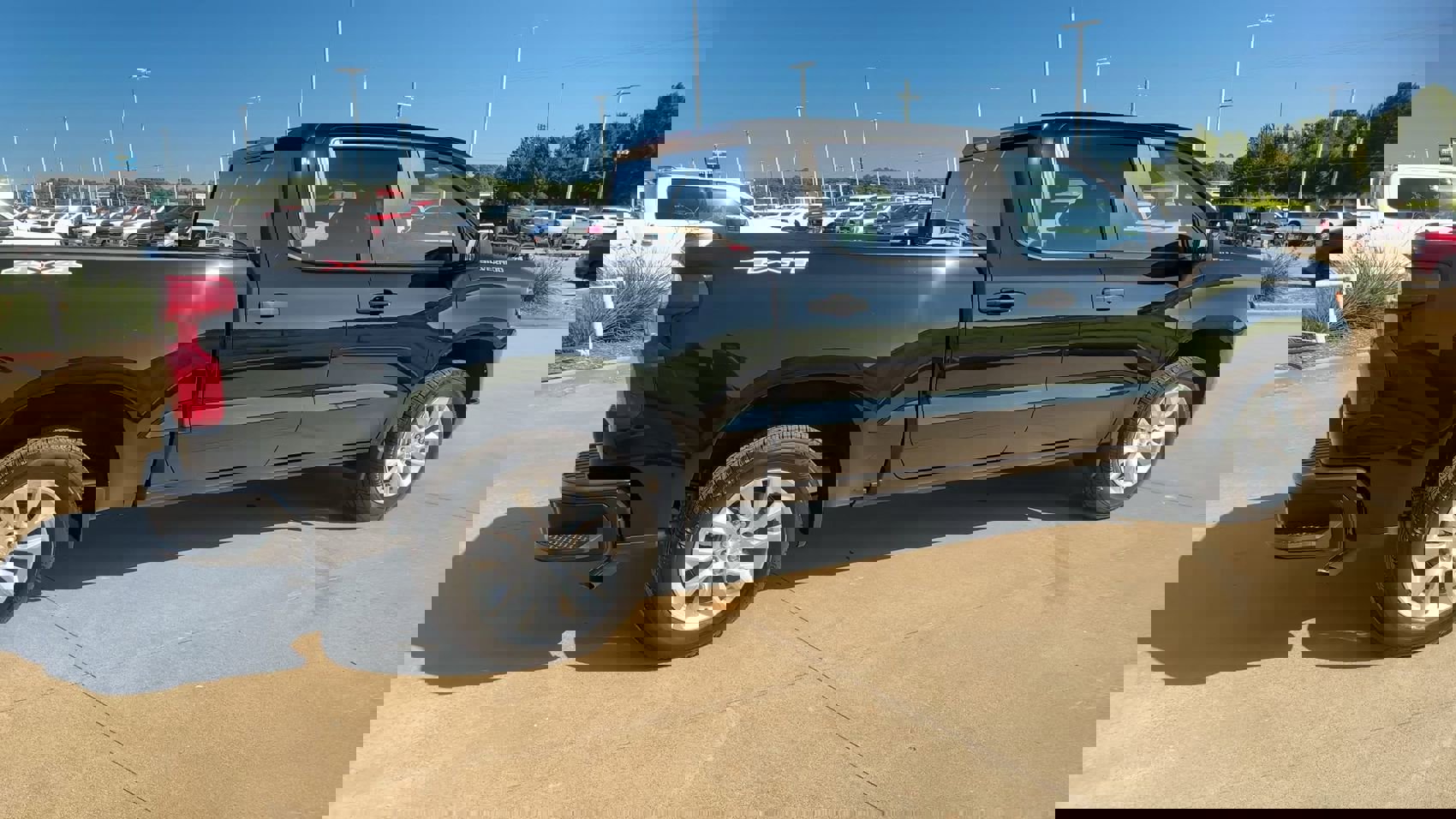 Used 2025 Chevrolet Silverado 1500 Custom image 9