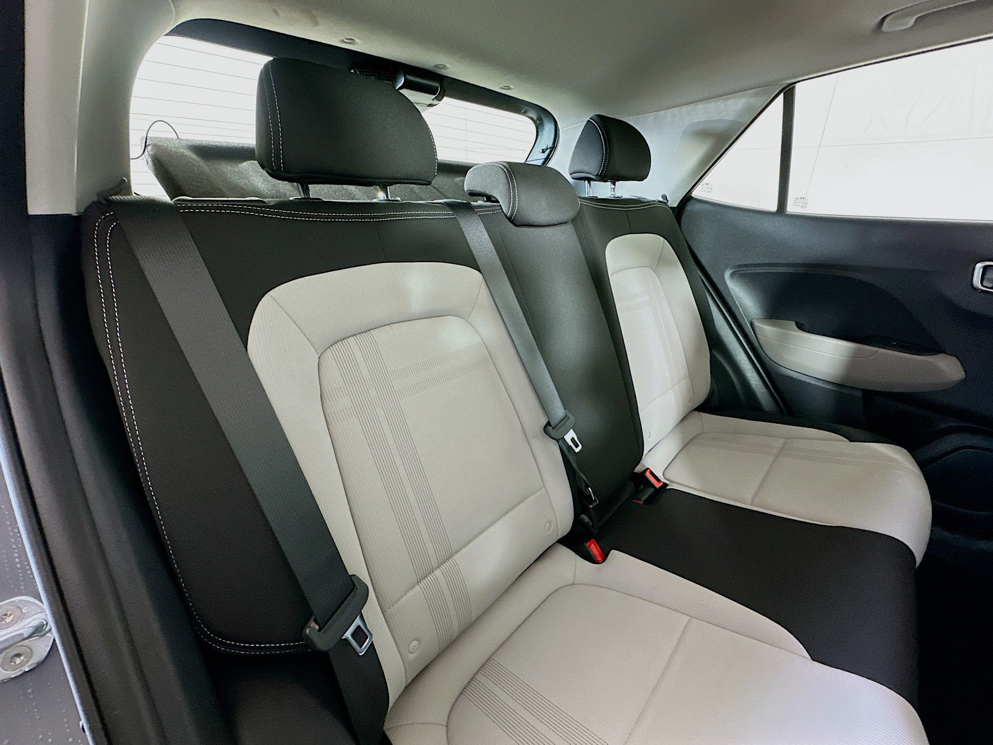 Used 2022 Hyundai Venue SEL image 25