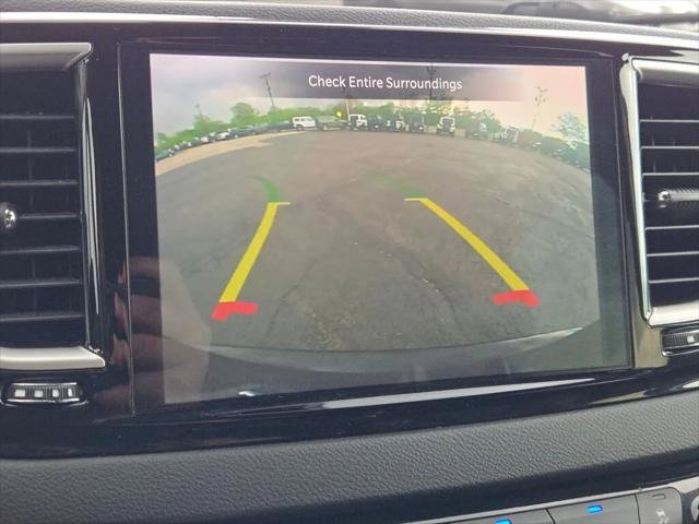 Certified 2024 Chrysler Pacifica Touring-L FWD image 23