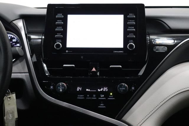 Used 2022 Toyota Camry LE image 21