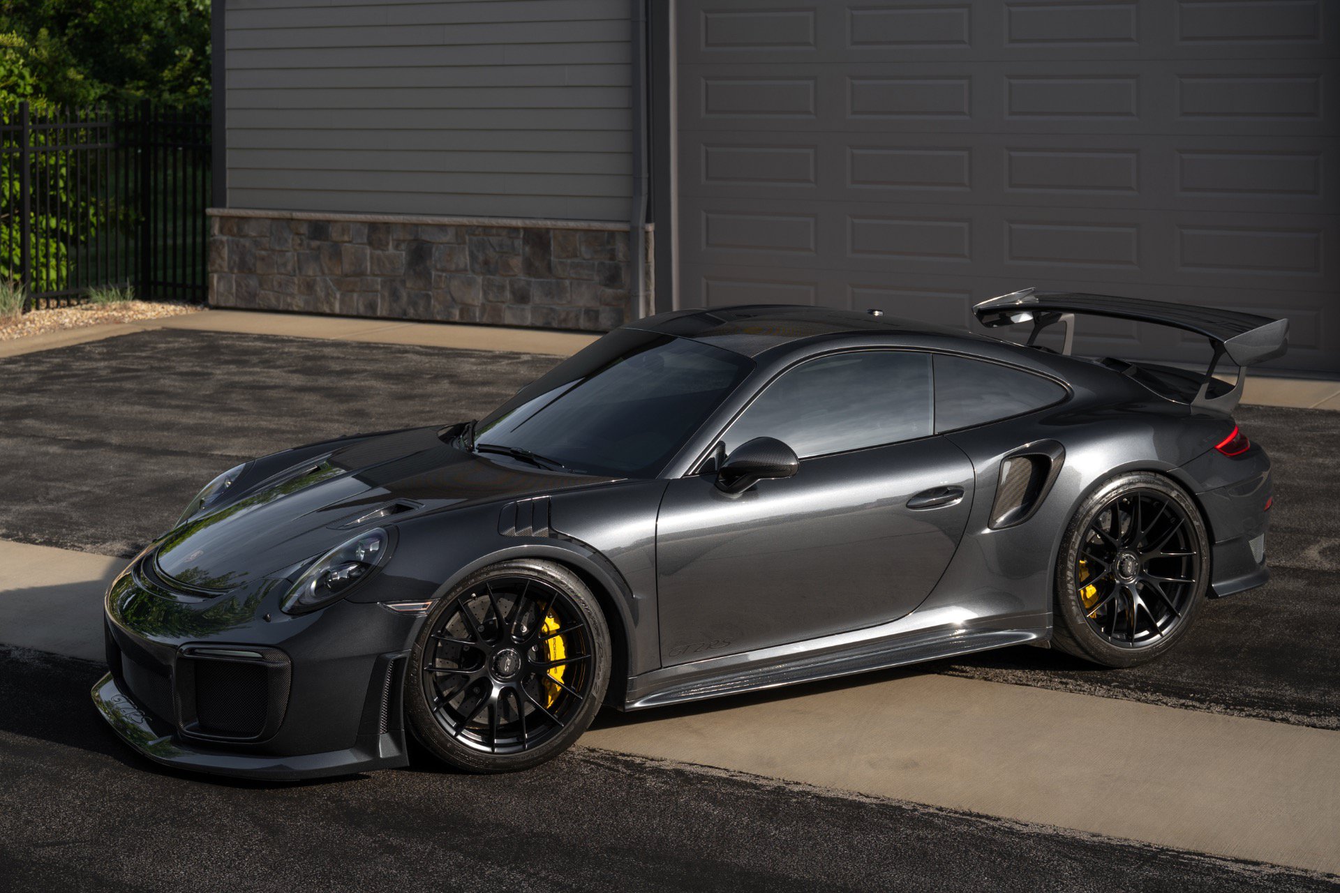 Used 2018 Porsche 911 GT2 RS RWD image 3