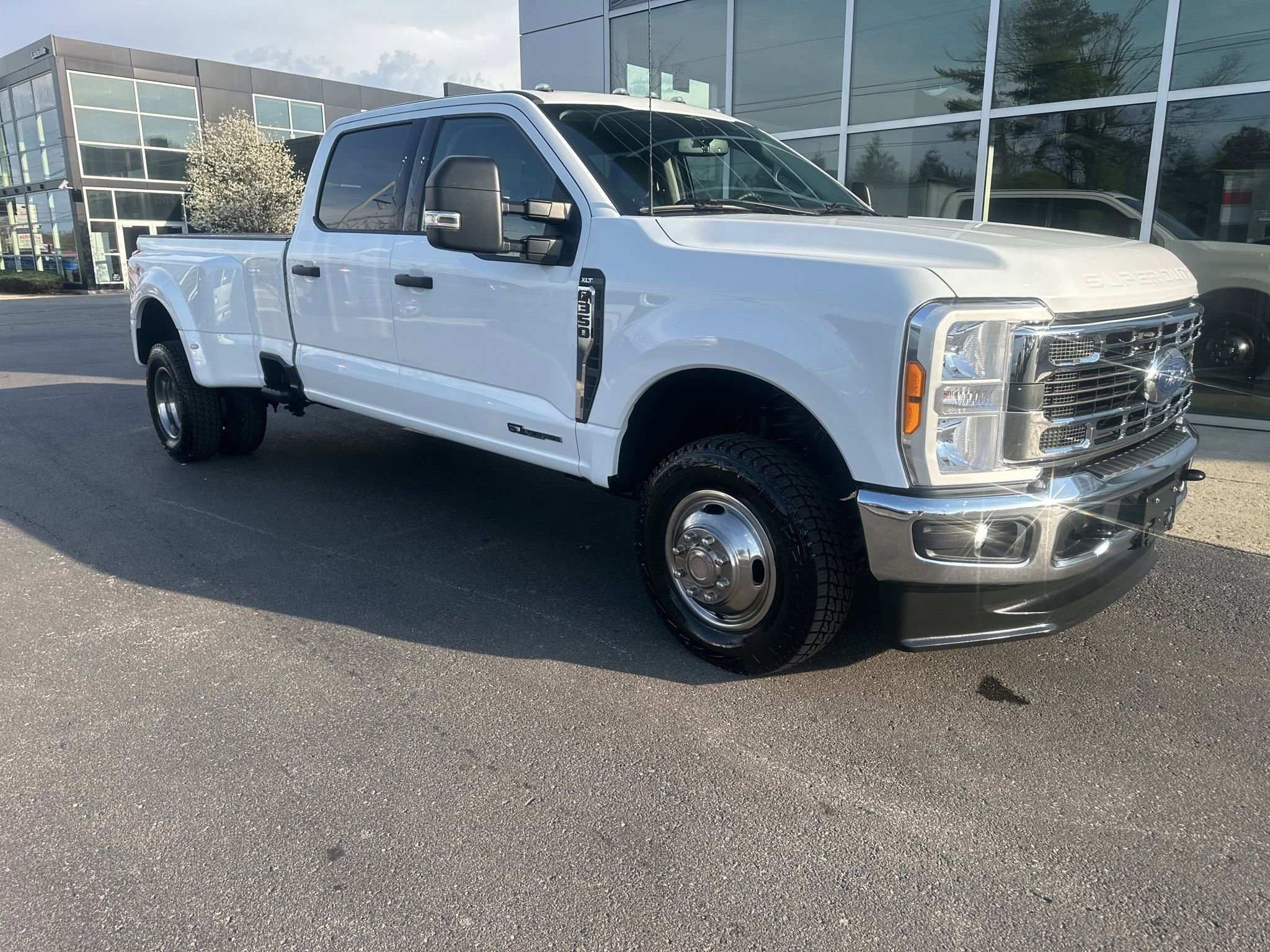 Used 2023 Ford F350 XLT image 3