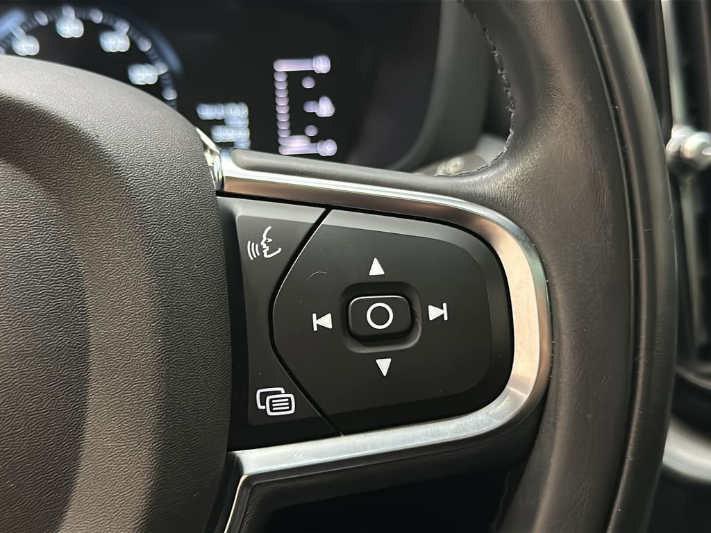 Used 2019 Volvo XC60 T5 Momentum w/ Premium Package AWD/4WD image 25