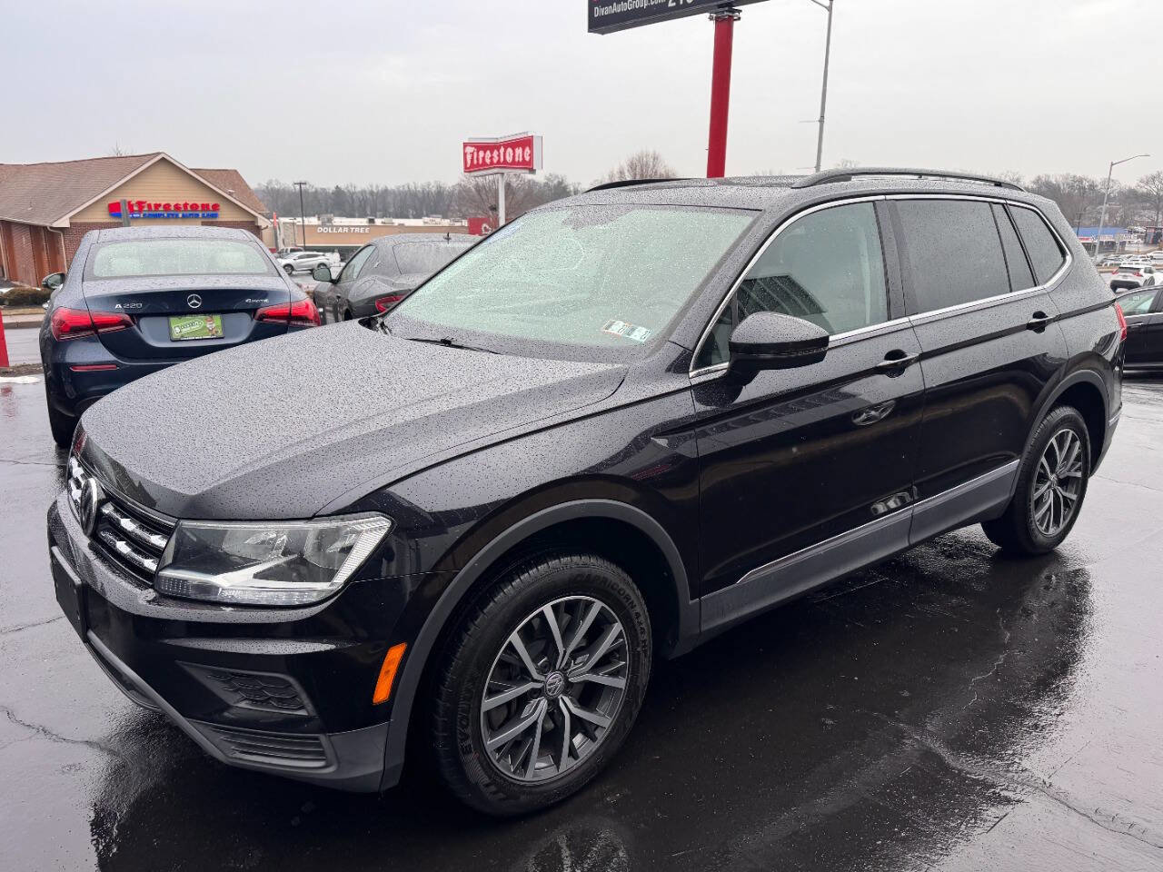 Used 2018 Volkswagen Tiguan SE w/ Panoramic Sunroof Package image 4