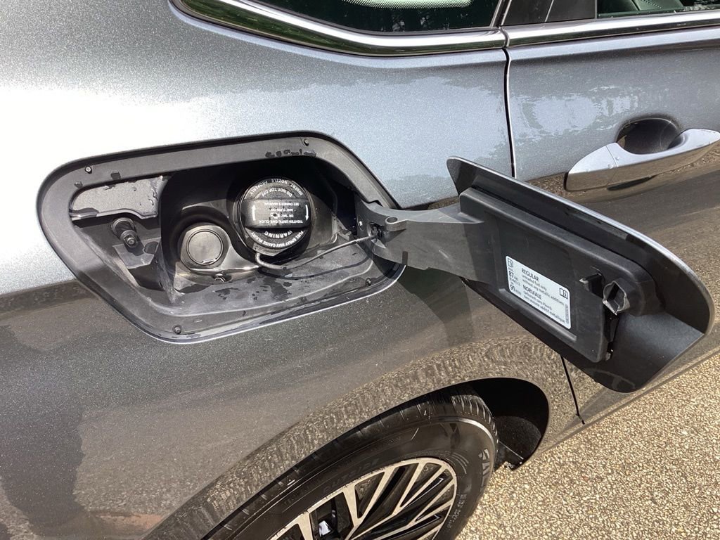 Used 2019 Volkswagen Jetta SE w/ Cold Weather Package FWD image 13