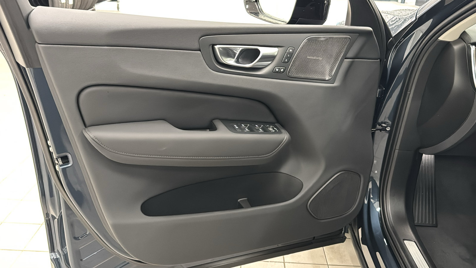 New 2027 Volvo XC60 T8 Plus AWD/4WD image 21