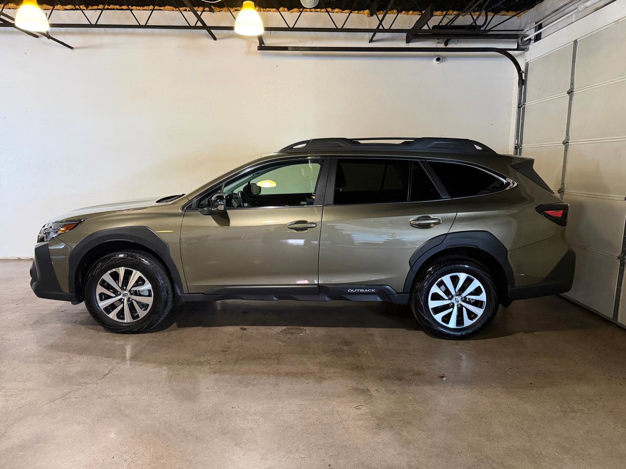 Used 2024 Subaru Outback Premium image 2