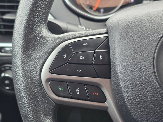 Used 2019 Jeep Cherokee Latitude w/ Popular Appearance Group FWD image 32