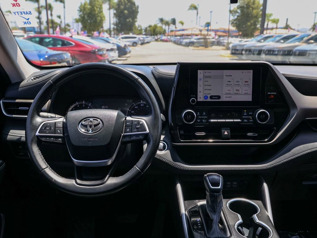 Used 2024 Toyota Highlander LE FWD image 21