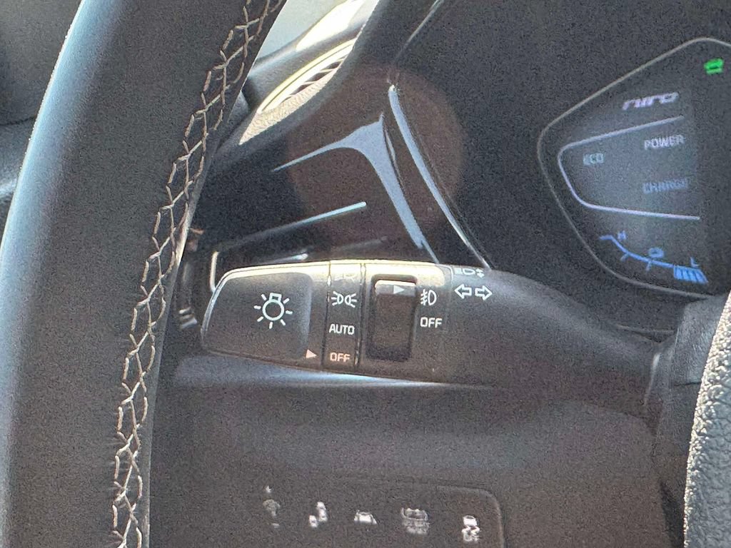 Certified 2022 Kia Niro EX Premium FWD image 21