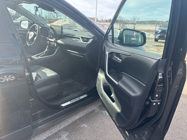 Used 2023 Toyota RAV4 XLE Premium image 18