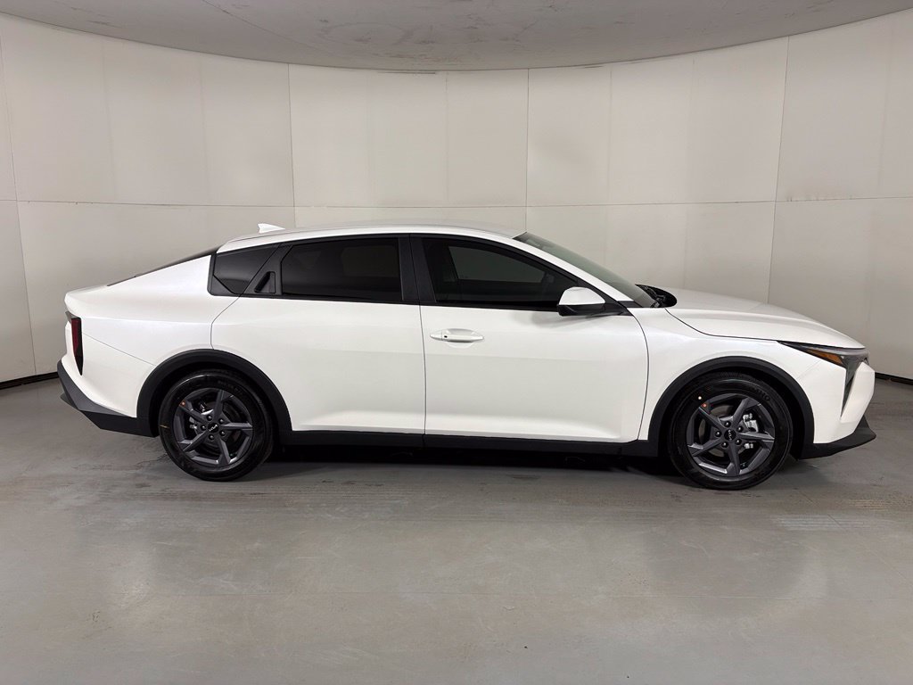New 2026 Kia K4 FWD image 9