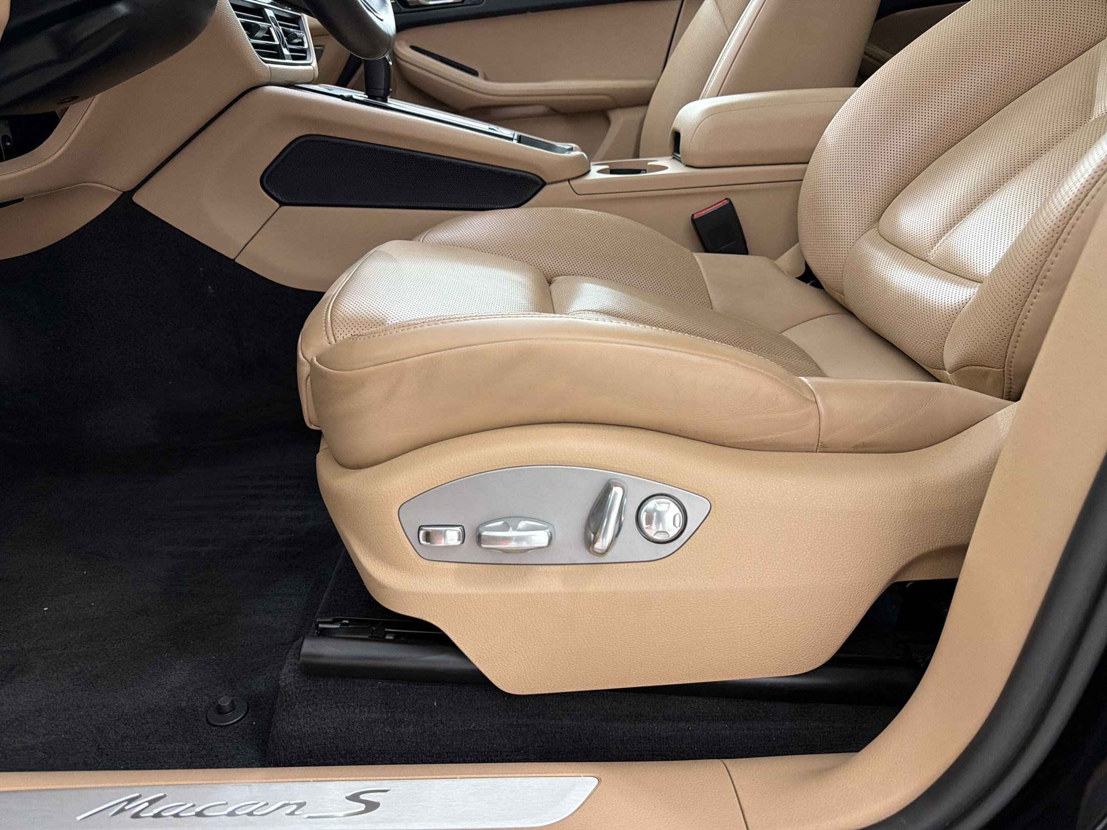 Certified 2023 Porsche Macan S AWD/4WD image 15