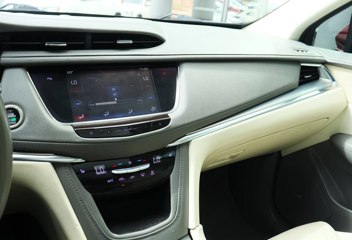 Used 2017 Cadillac XT5 Luxury w/ Driver Awareness Package FWD image 43