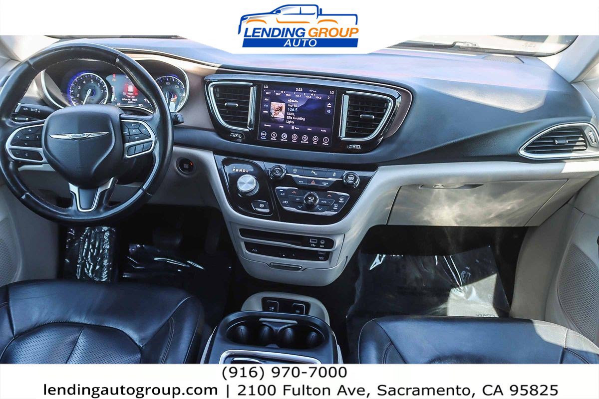 Used 2018 Chrysler Pacifica Touring-L Plus image 11