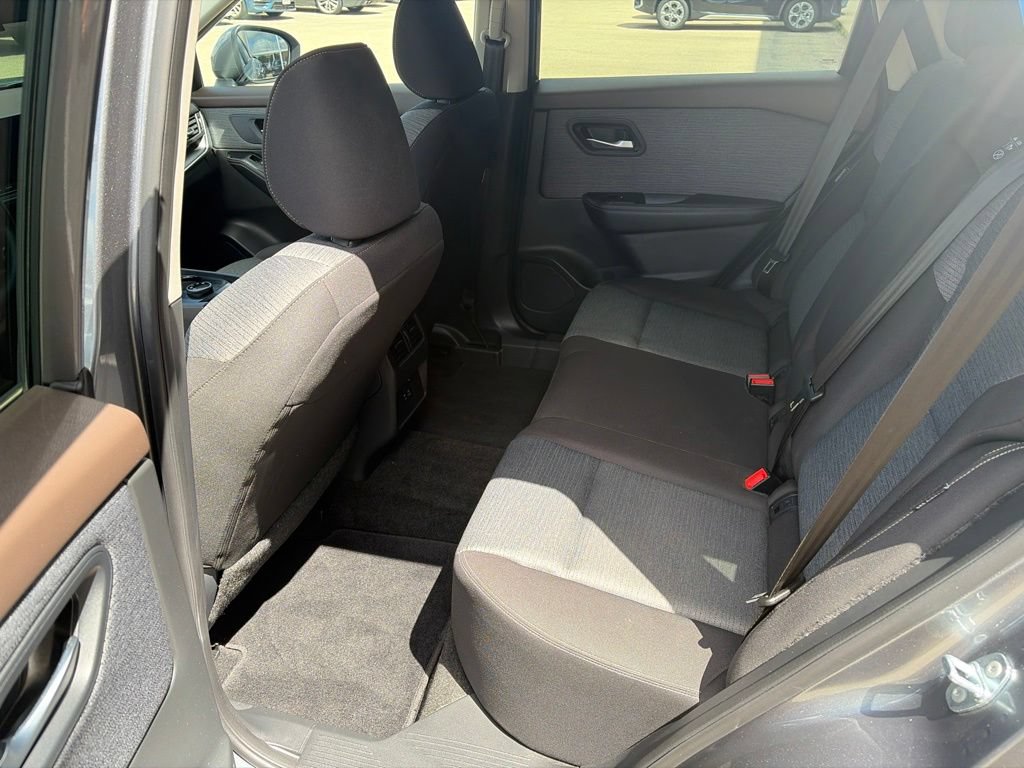 Used 2023 Nissan Rogue SV AWD/4WD image 12