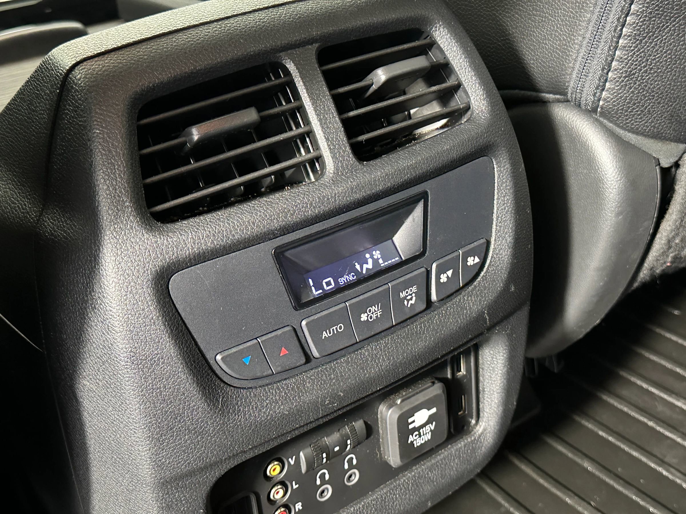 Used 2017 Honda Pilot Touring image 40