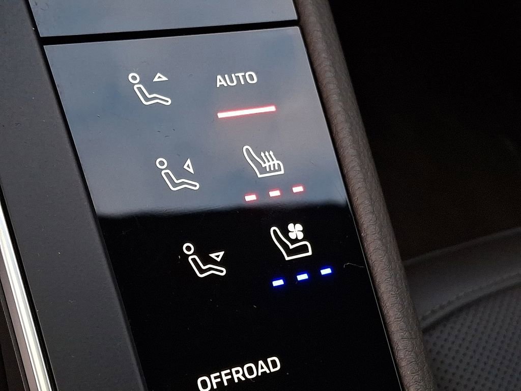 Used 2022 Porsche Macan w/ Premium Package Plus image 20