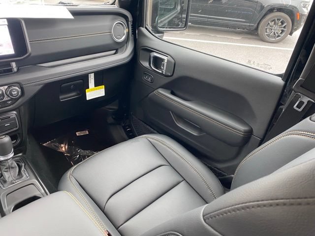 New 2026 Jeep Wrangler Unlimited Sahara AWD/4WD image 36