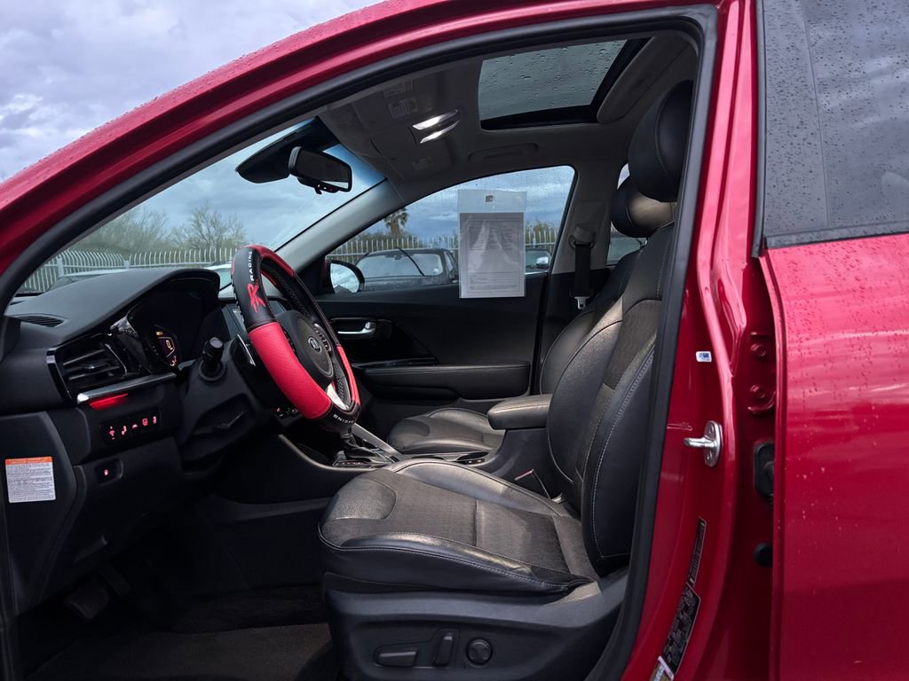 Used 2021 Kia Niro Touring image 3