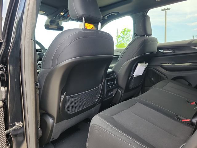 Used 2026 Jeep Grand Cherokee Laredo X RWD image 10