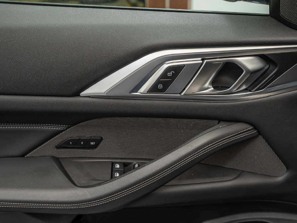 Used 2026 BMW M440i Coupe RWD image 23