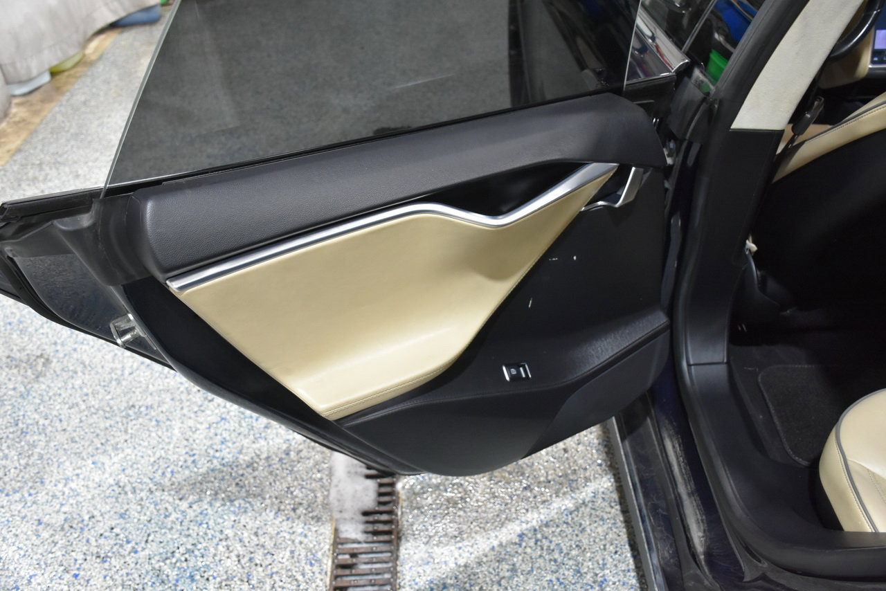 Used 2013 Tesla Model S Performance image 40