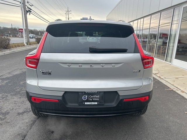 Certified 2025 Volvo XC40 B5 Plus image 4
