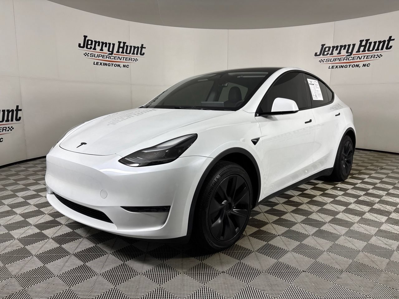 Used 2025 Tesla Model Y Long Range RWD image 1