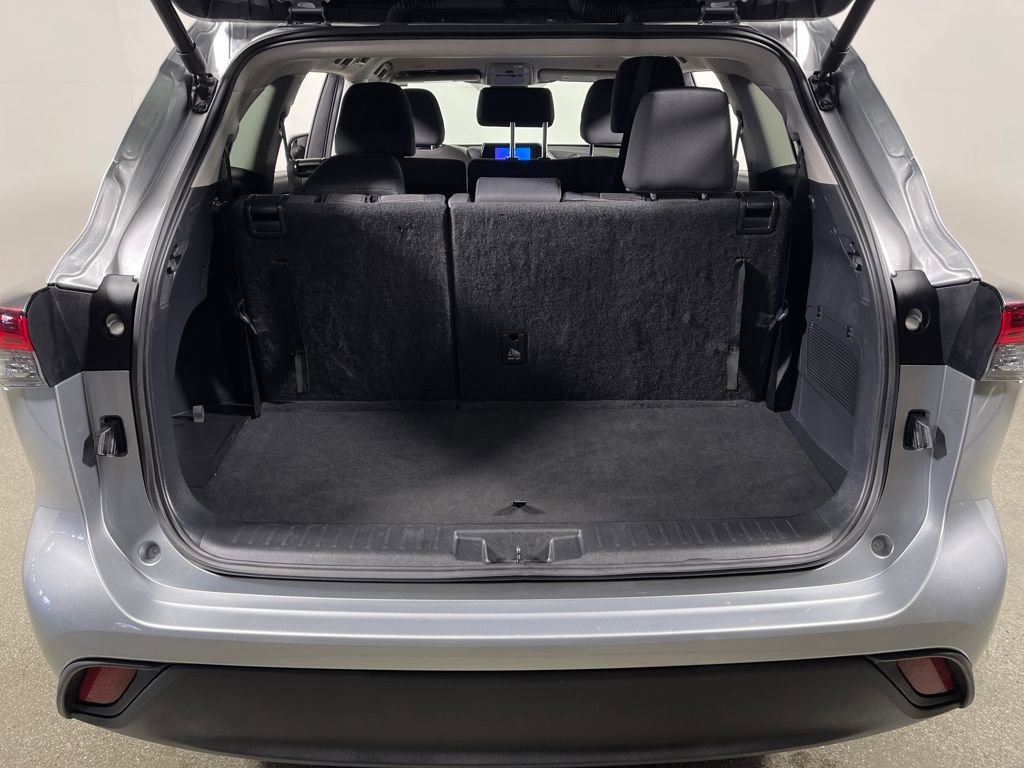 Certified 2025 Toyota Highlander LE image 10