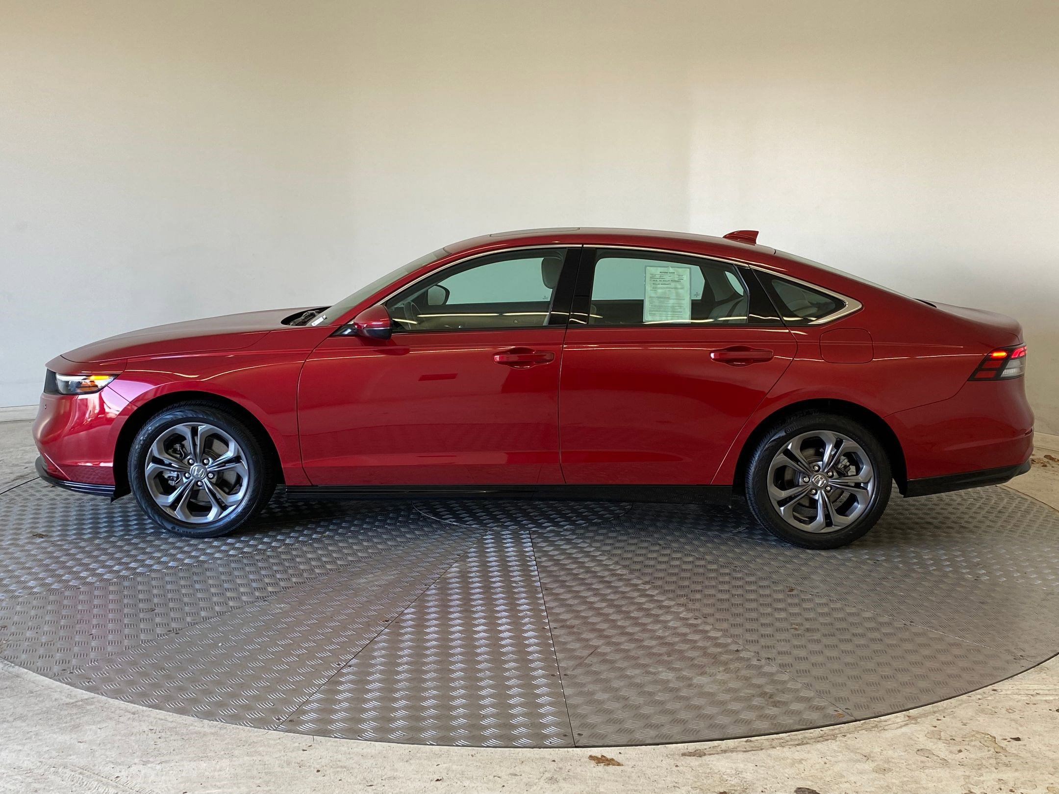 Used 2024 Honda Accord EX-L image 2