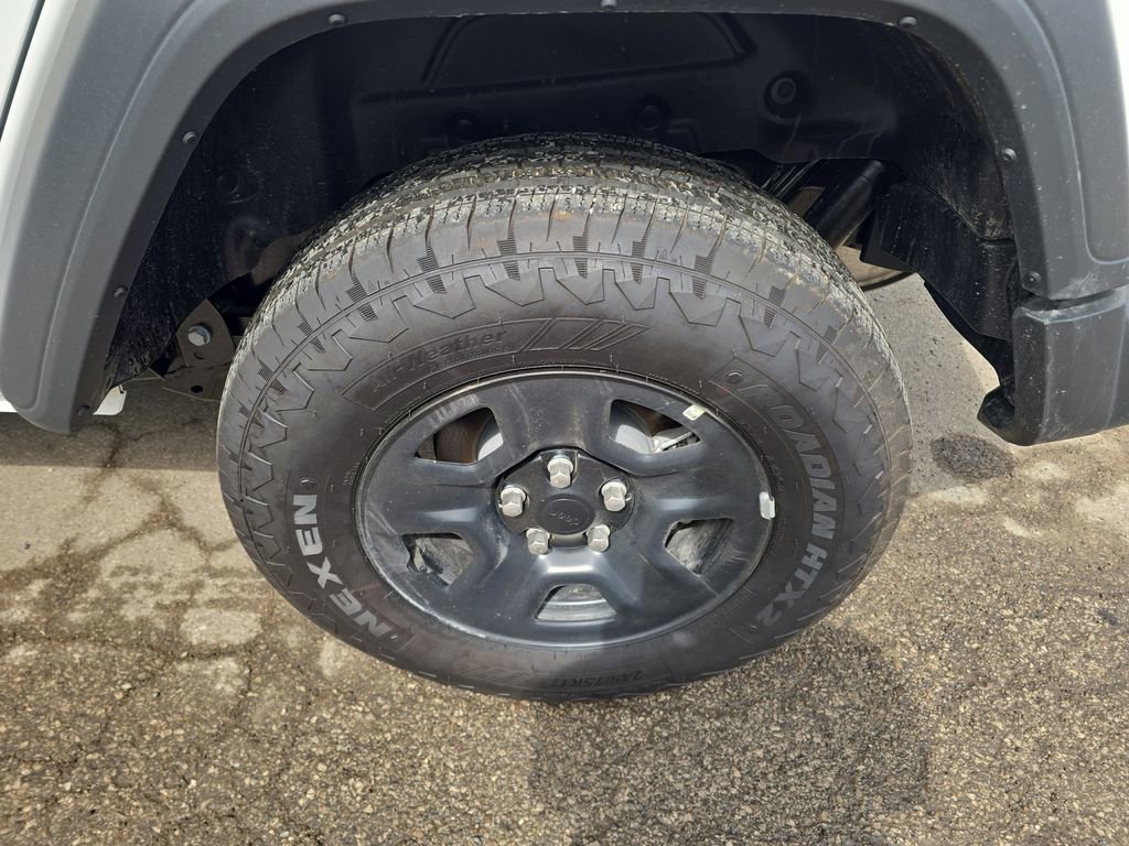 New 2026 Jeep Grand Cherokee Altitude AWD/4WD image 28