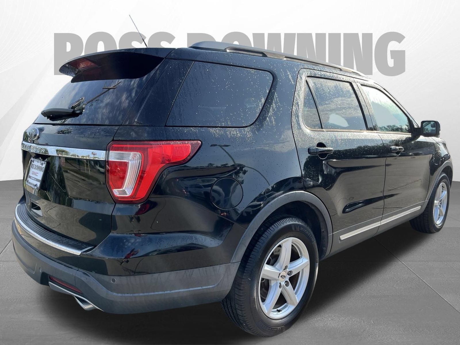 Used 2018 Ford Explorer XLT w/ Equipment Group 201A FWD image 4