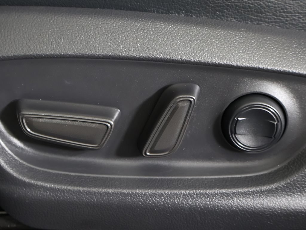 Used 2022 Toyota Camry SE FWD image 29