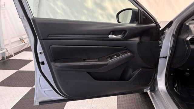 Used 2025 Nissan Altima 2.5 SV FWD image 13