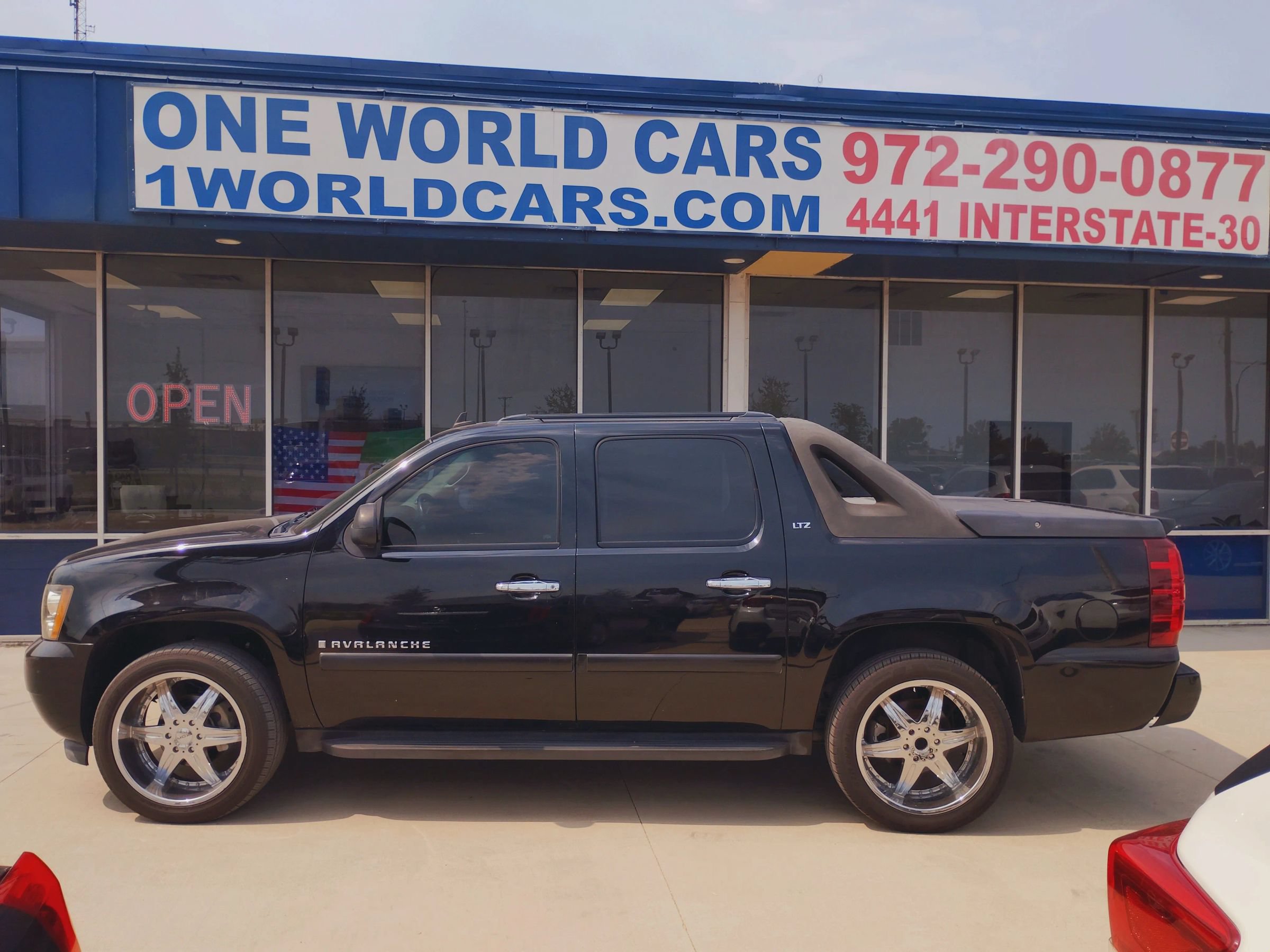 Used 2008 Chevrolet Avalanche LTZ w/ LTZ Preferred Equipment Group AWD/4WD image 30