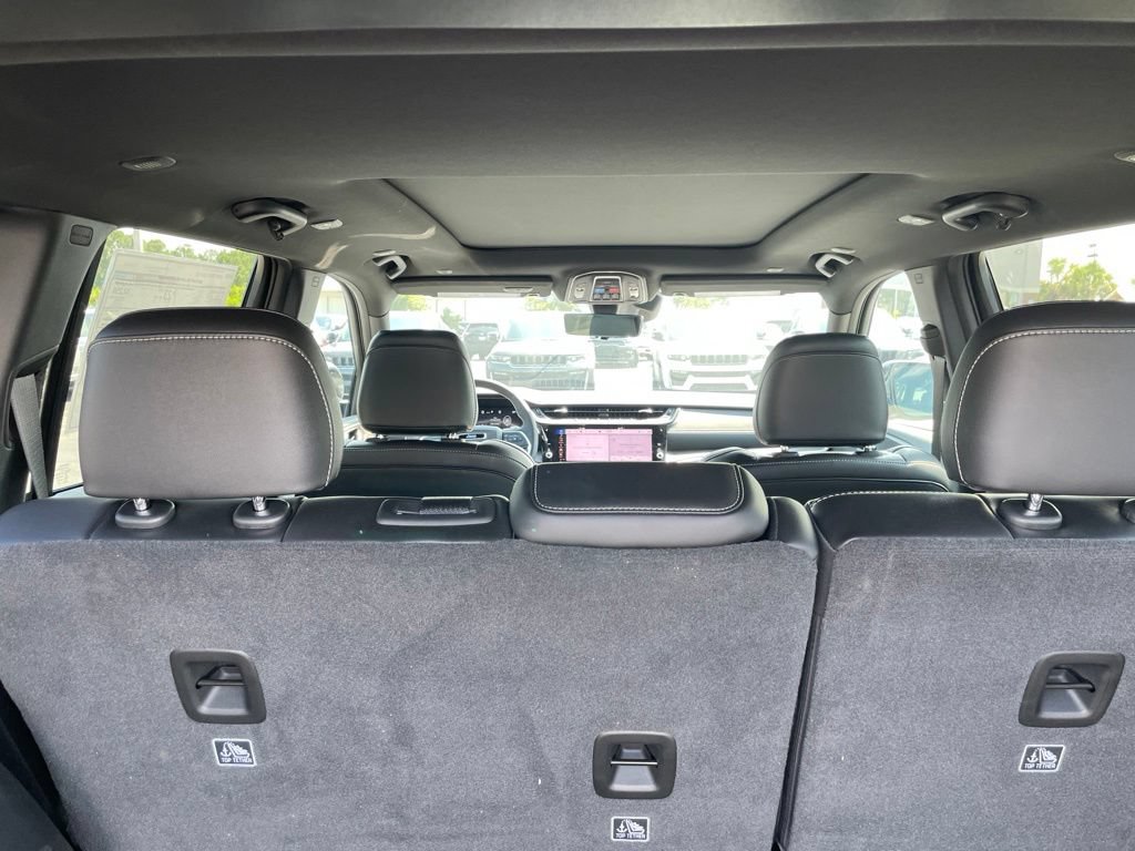 New 2026 Jeep Grand Cherokee Limited w/ Luxury Tech Group II RWD image 14