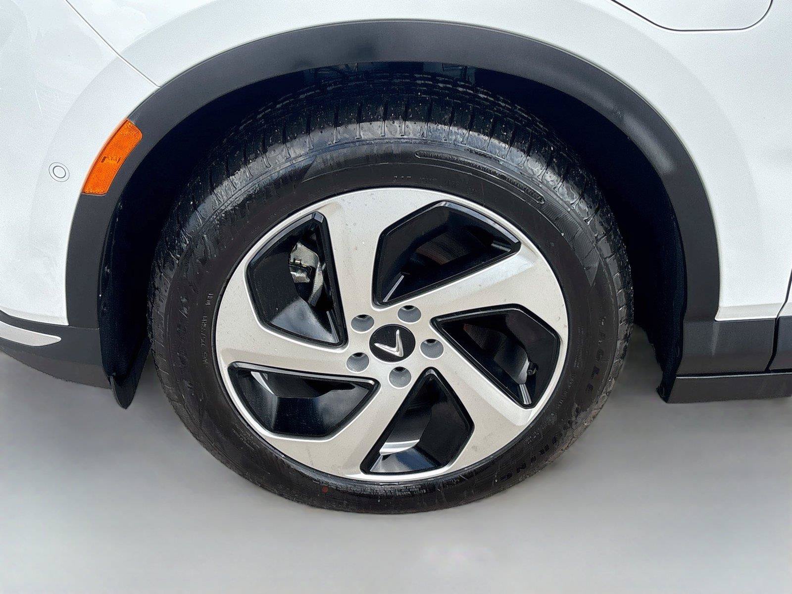 New 2027 VinFast VF 8 Eco AWD/4WD image 30