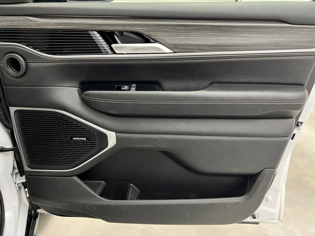 Used 2024 Jeep Wagoneer L Series II w/ Flexible Seating Group image 29