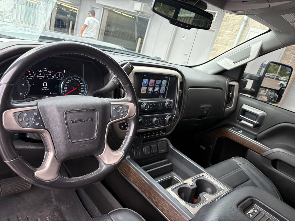Used 2019 GMC Sierra 2500 Denali w/ Duramax Plus Package AWD/4WD image 17