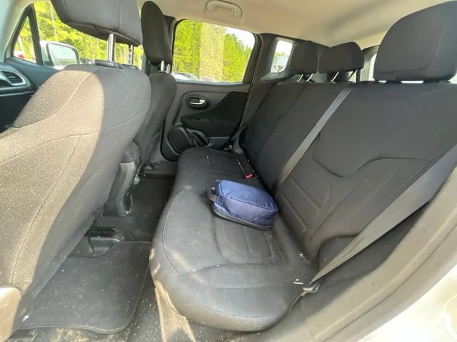 Used 2019 Jeep Renegade Latitude FWD image 31