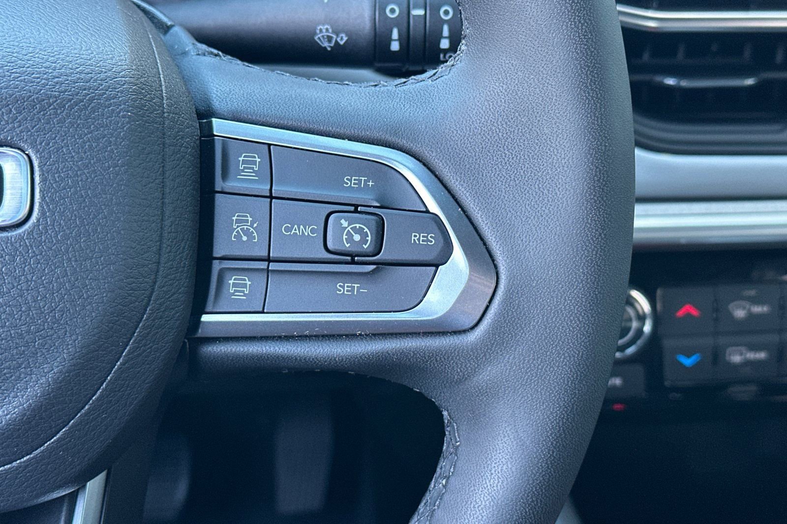 Used 2025 Jeep Compass Limited image 28