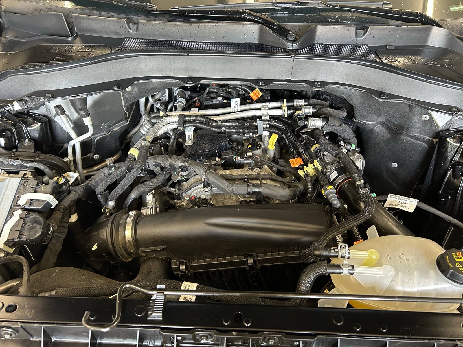 Used 2025 Ford Explorer Active AWD/4WD image 35