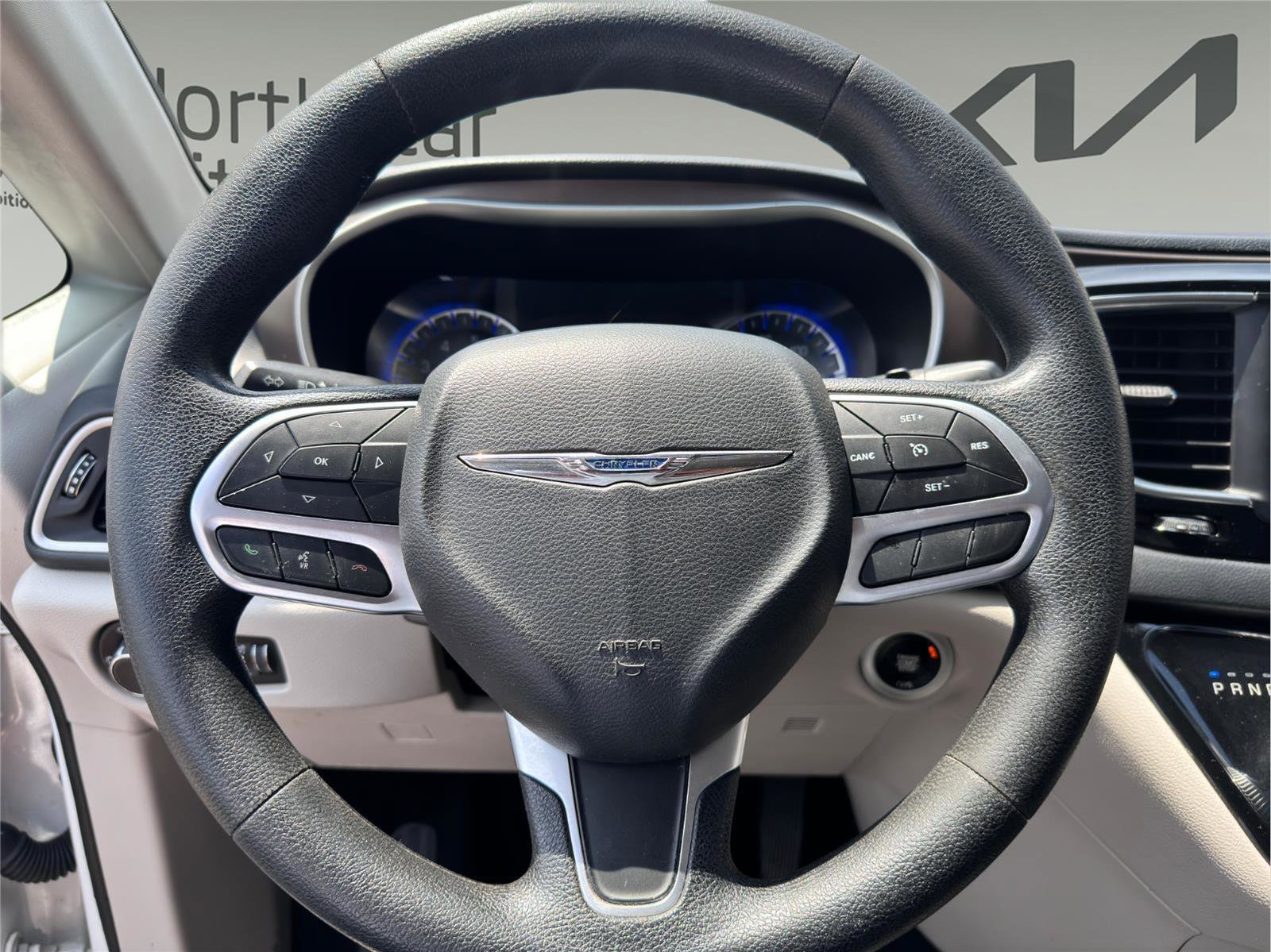 Used 2020 Chrysler Voyager L image 11