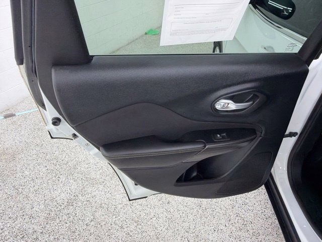 Used 2016 Jeep Cherokee Latitude w/ Safety/Convenience Group FWD image 18
