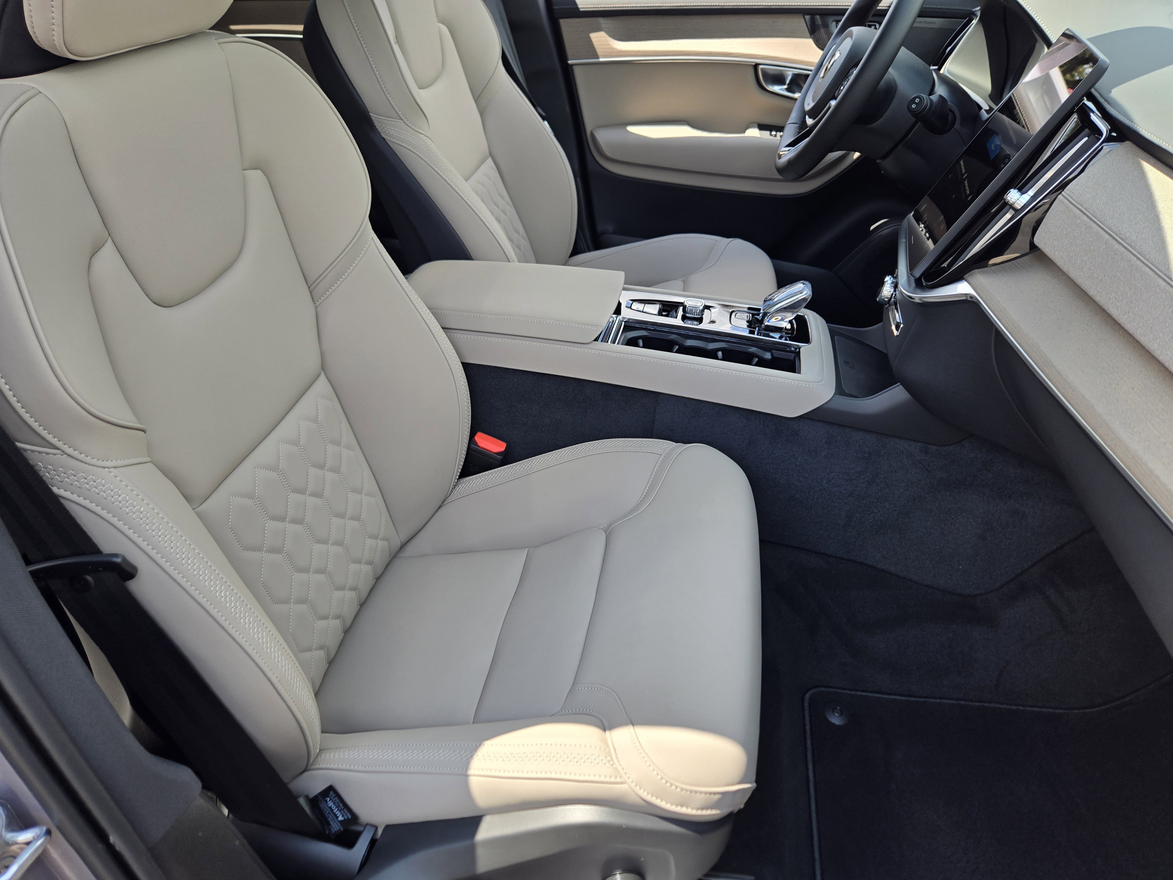 Used 2026 Volvo XC90 B6 Plus w/ Protection Package Premier AWD/4WD image 12