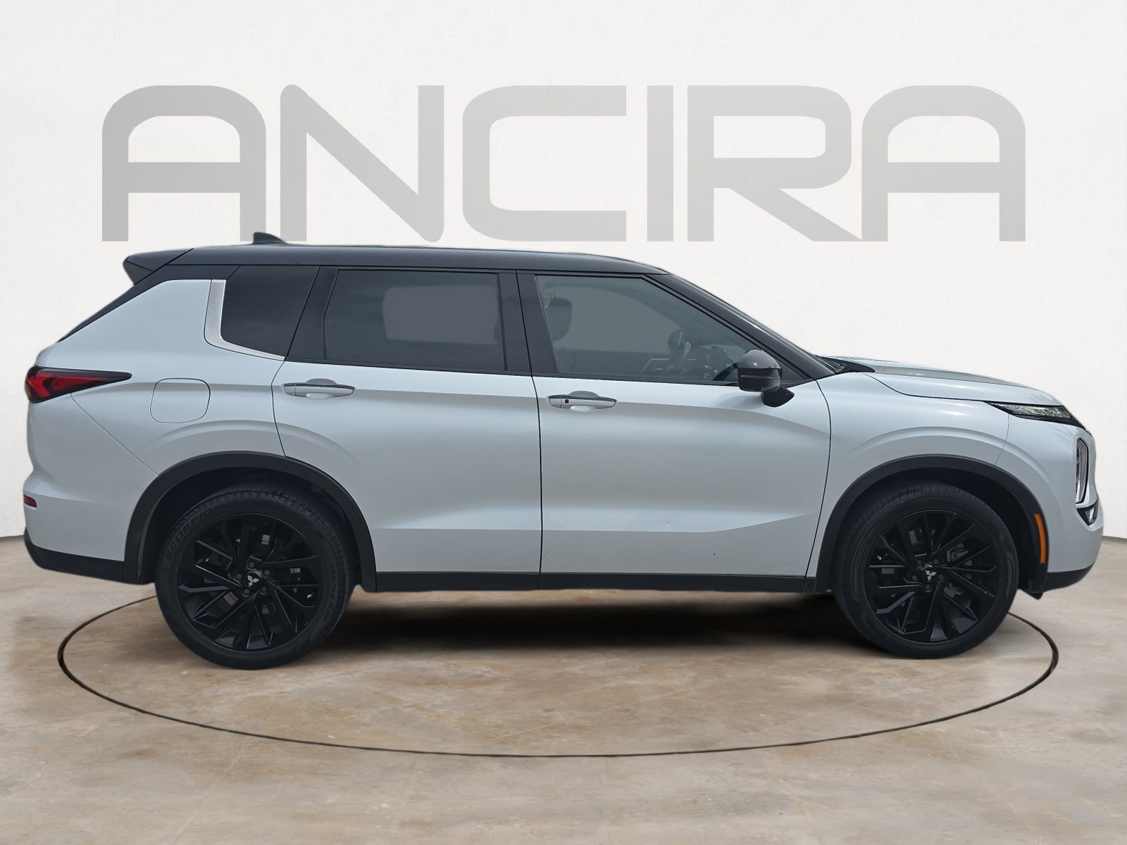 Used 2023 Mitsubishi Outlander SE Black Edition FWD image 11
