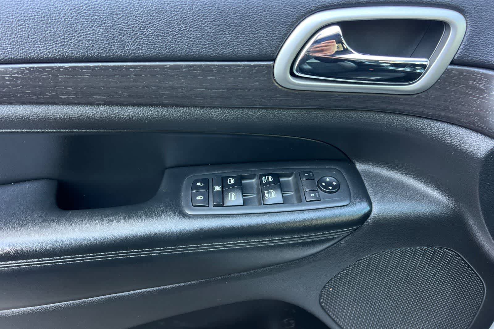 Used 2018 Jeep Grand Cherokee Altitude RWD image 13