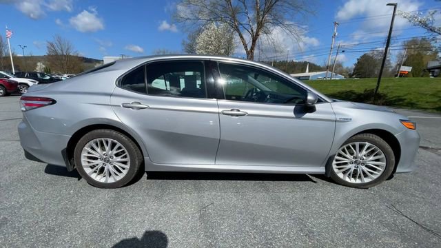 Certified 2018 Toyota Camry XLE FWD image 9
