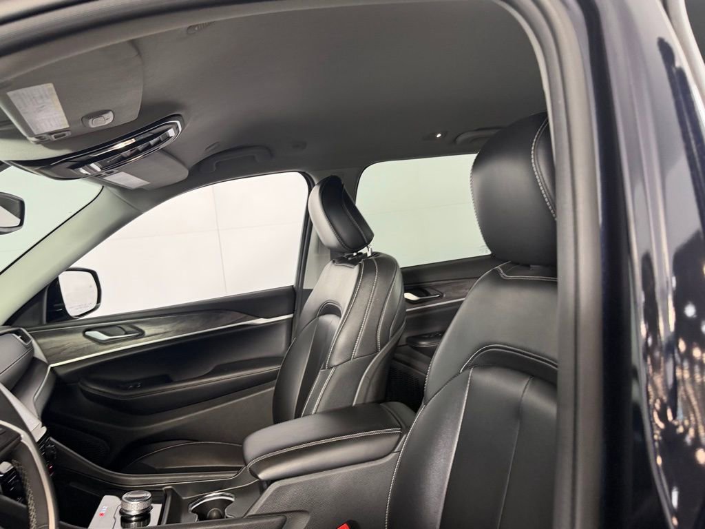 Used 2023 Jeep Grand Cherokee Limited RWD image 25